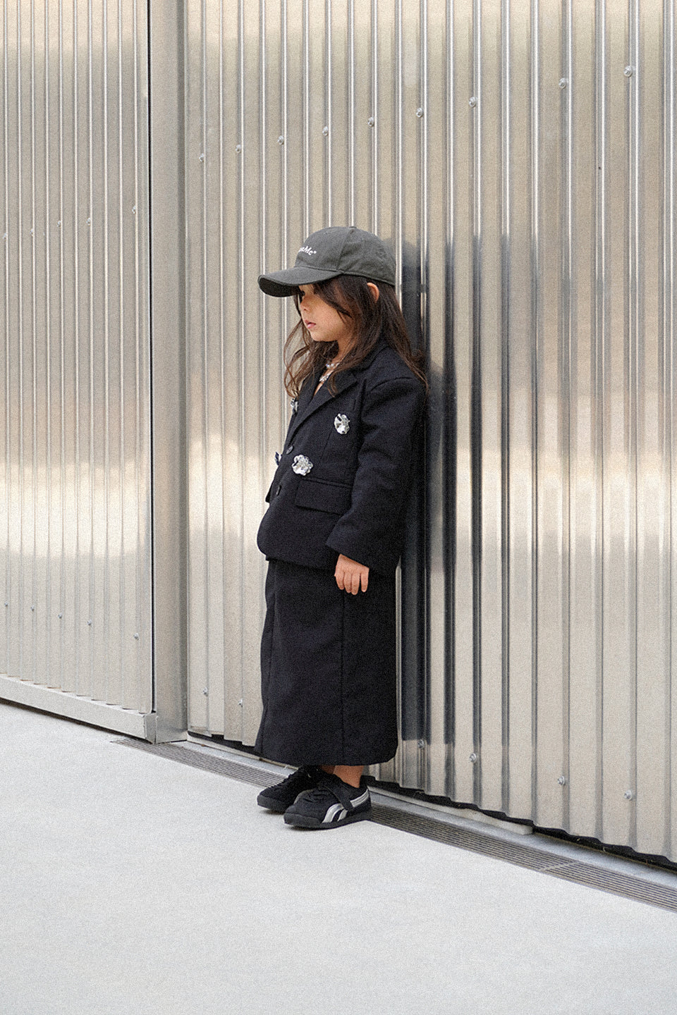 Black Blazer and Maxi Skirt Set (+ 5x Flower pins) - Sailor and Sunny